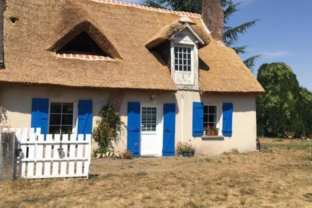 Chaumiere Avec Sa Toiture Recouverte De Chaume !!! Donnemain-Saint-Mames Esterno foto